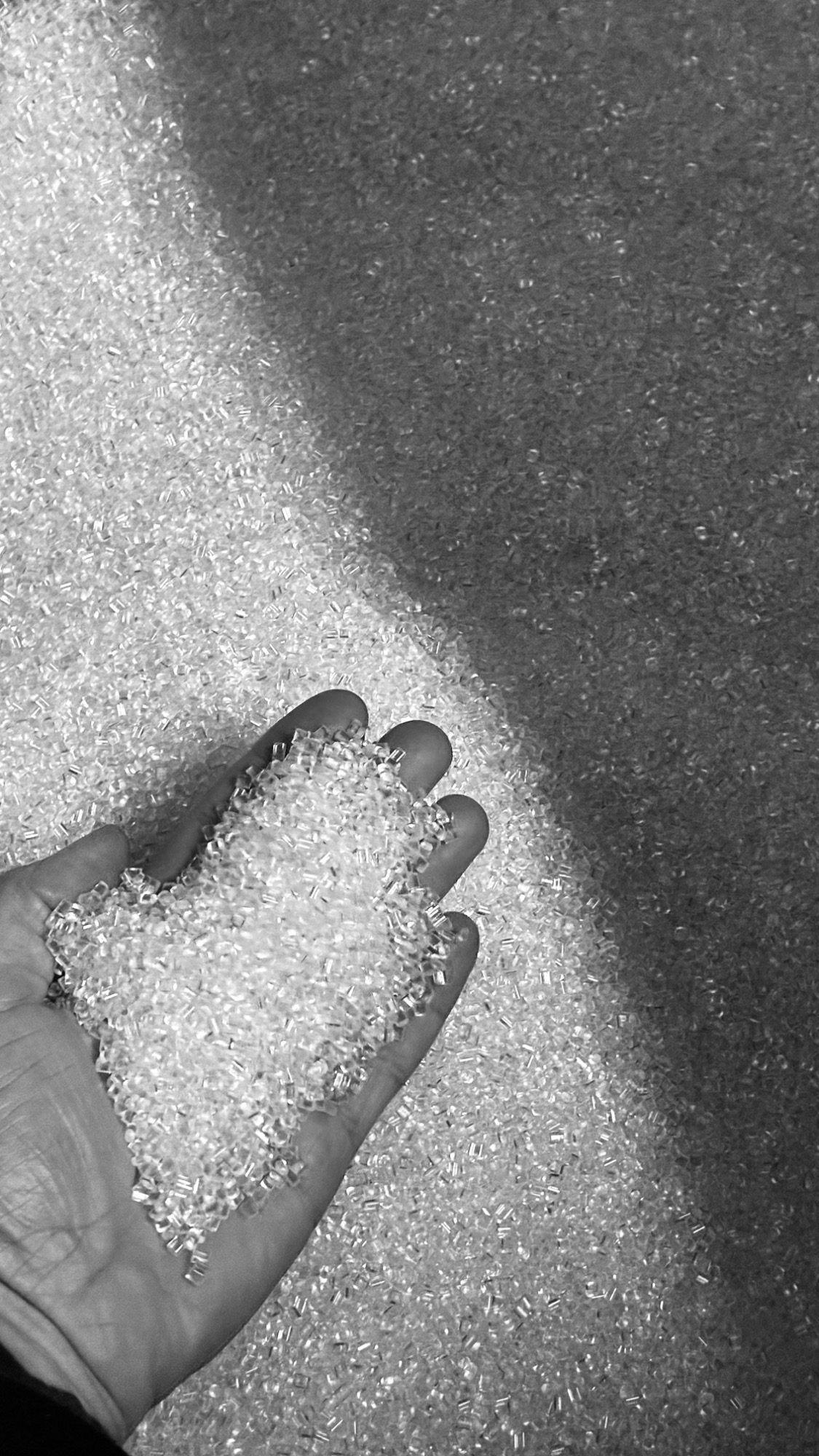 Hand_PU_Granulat Hand voll PU Granulat
